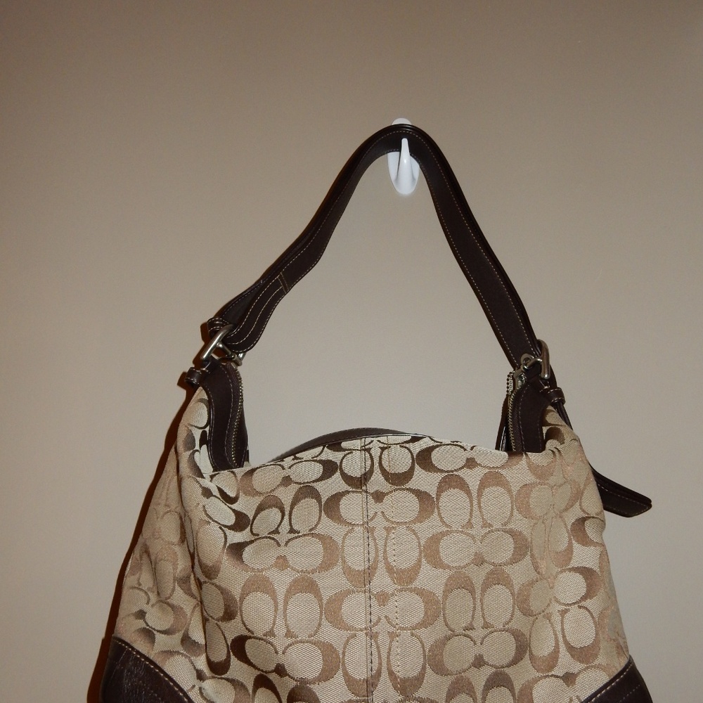 Coach Hobo style Signature fabric purse - Picture 5 of 9
